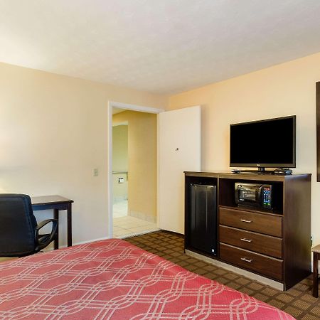 Econo Lodge Boston-Malden Buitenkant foto