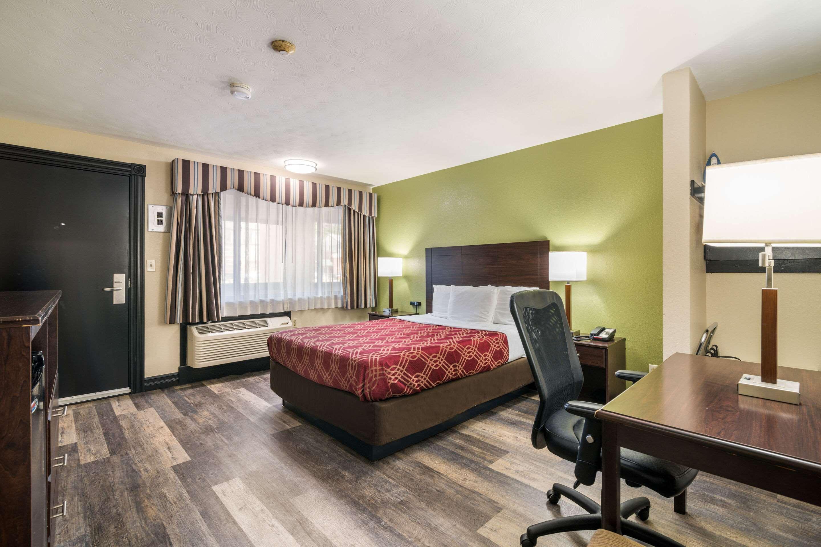 Econo Lodge Boston-Malden Buitenkant foto