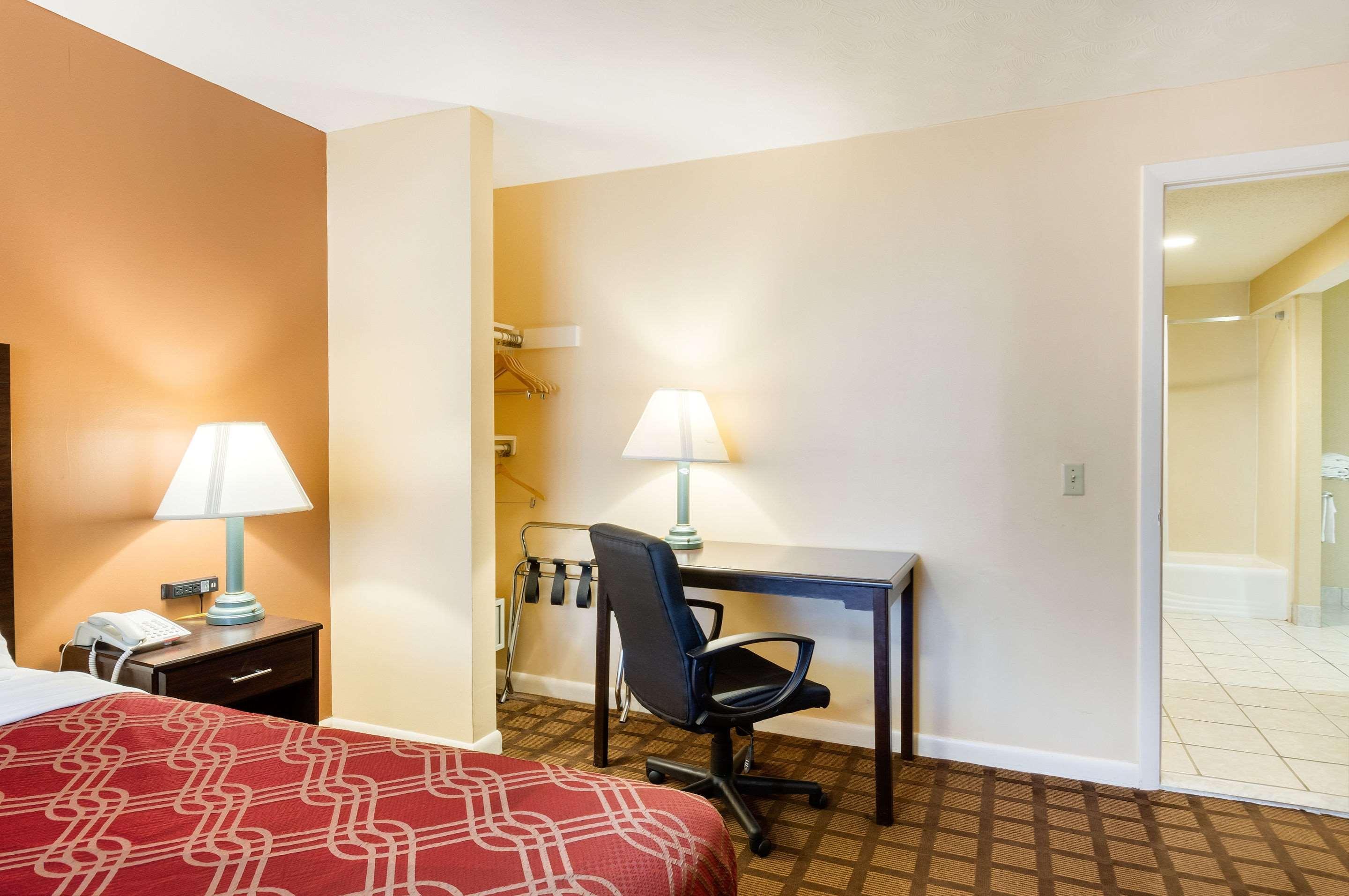 Econo Lodge Boston-Malden Buitenkant foto