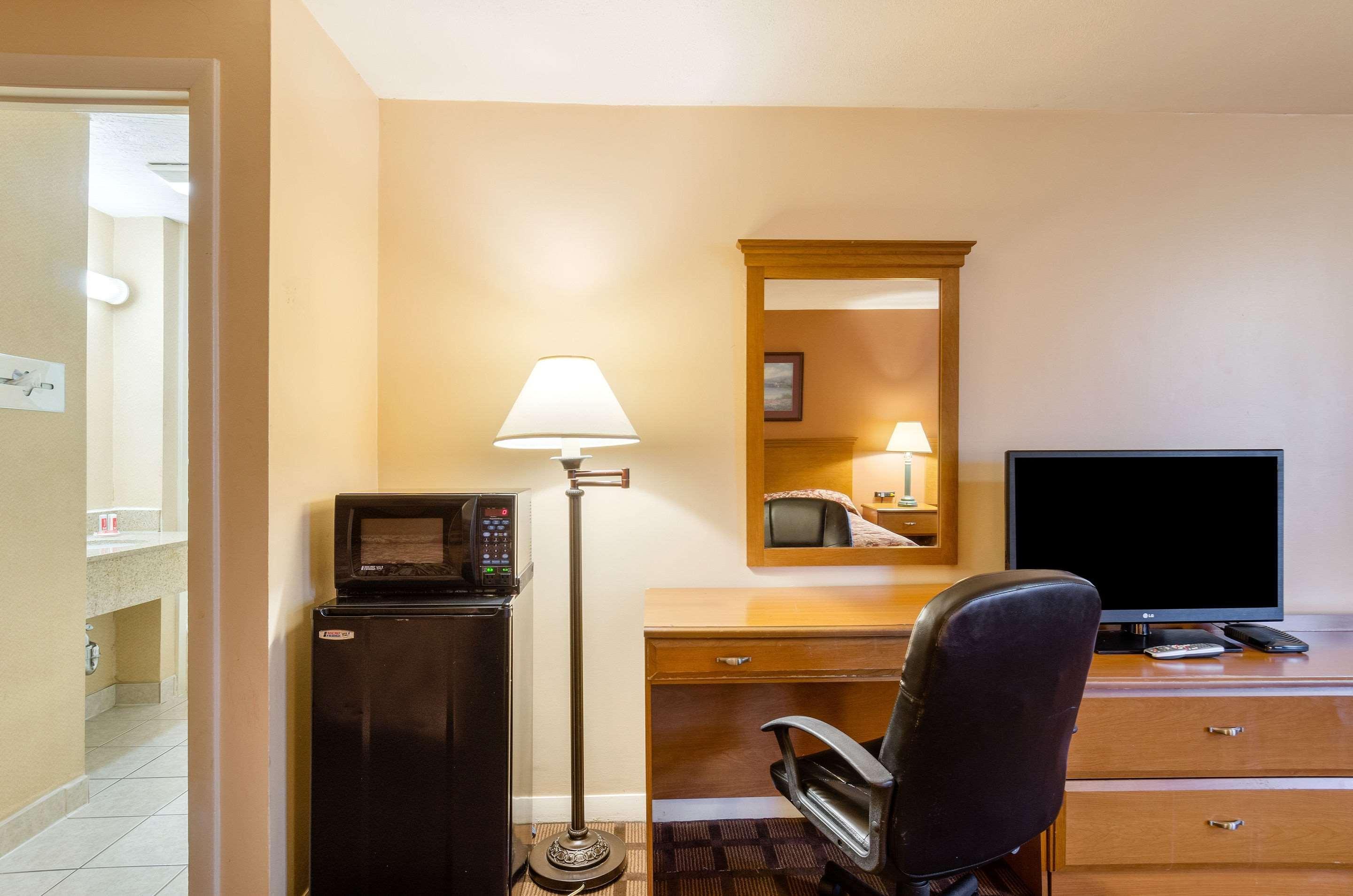 Econo Lodge Boston-Malden Buitenkant foto