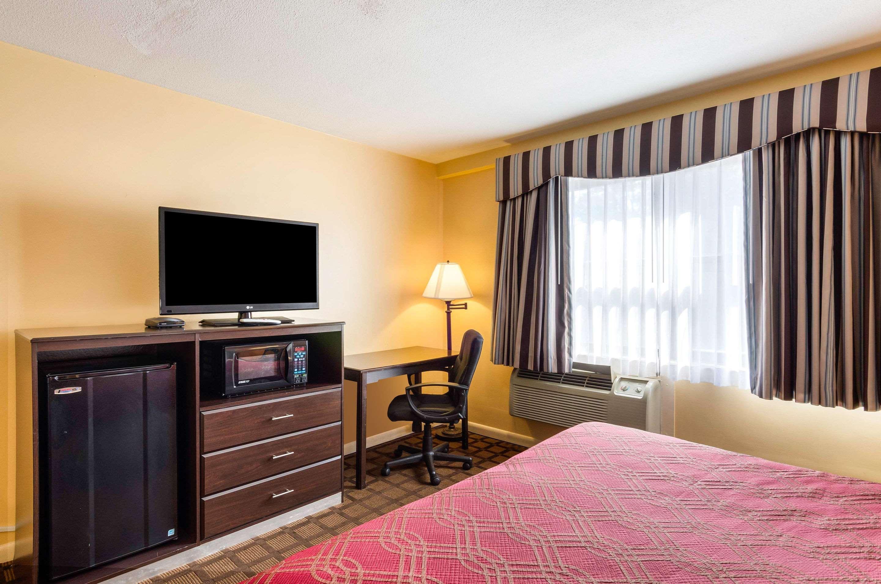 Econo Lodge Boston-Malden Buitenkant foto