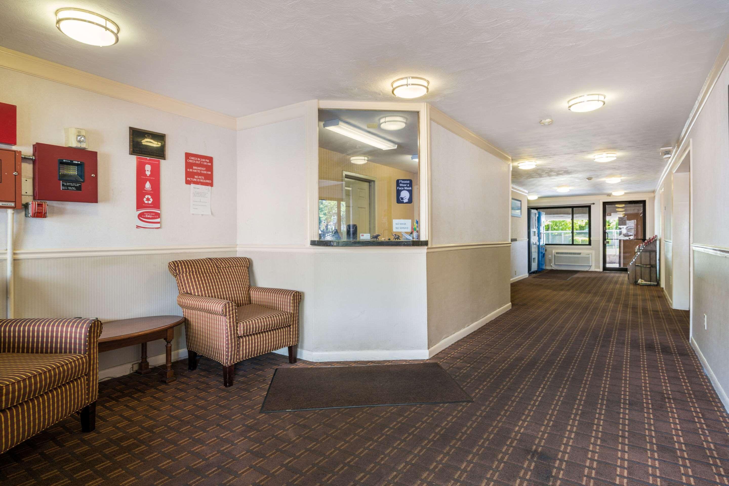 Econo Lodge Boston-Malden Buitenkant foto