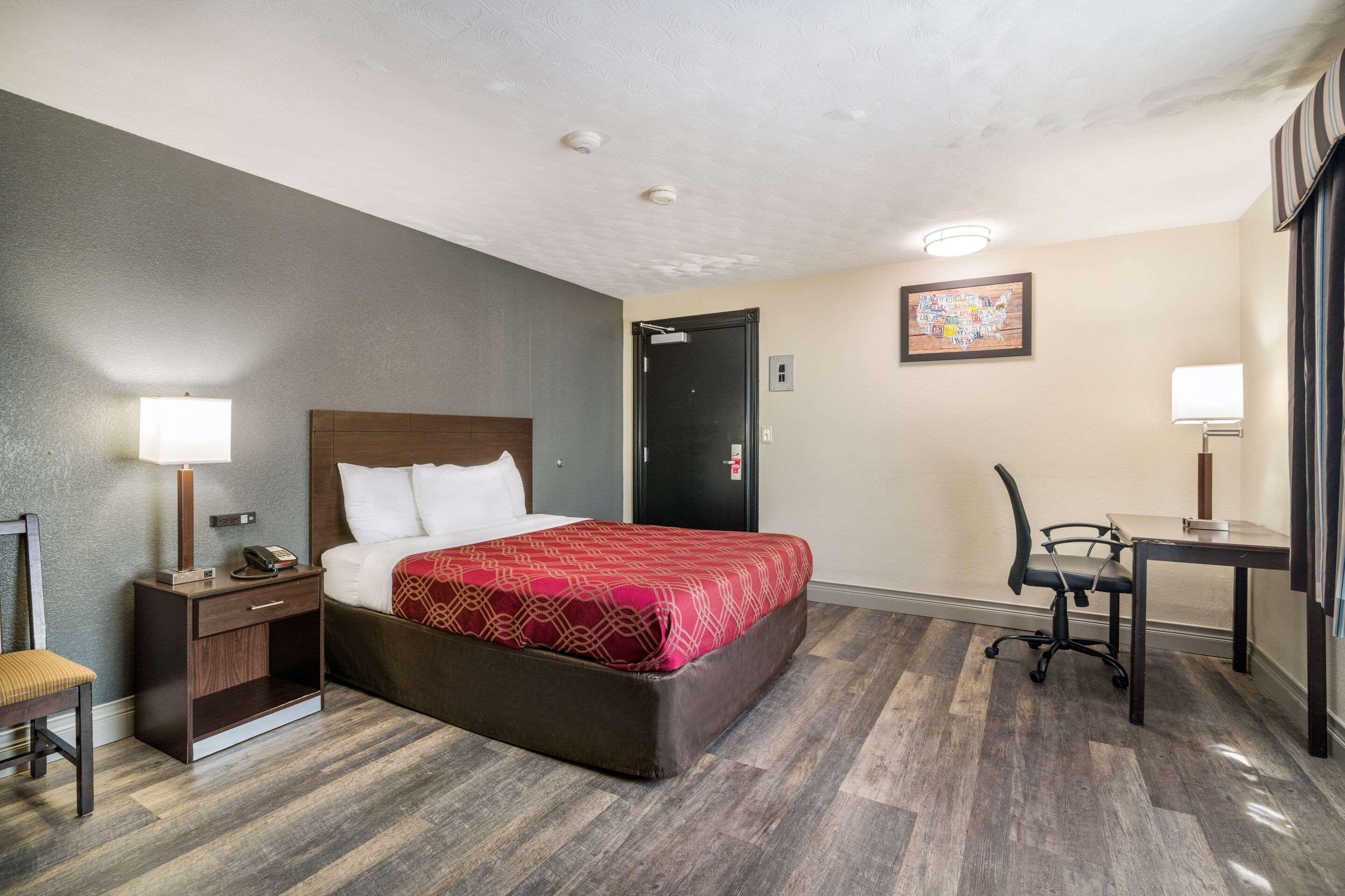 Econo Lodge Boston-Malden Buitenkant foto